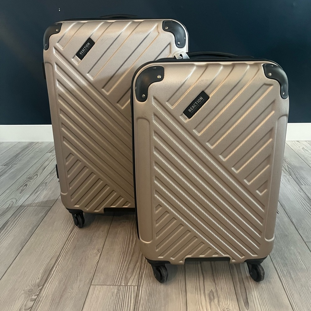 Kenneth Cole roller luggage set